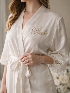 Victoria’s Secret Bride Satin Robe Lace Trim White Bridal Getting Ready M/L